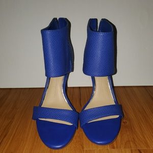 Gianni Bini  blue heels